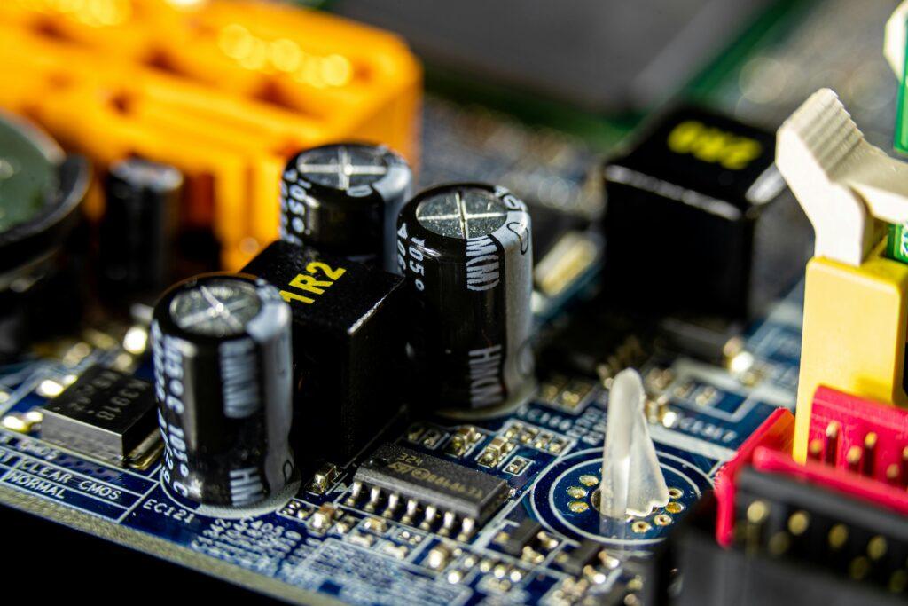 circuit board made with unsaturated anhydrides